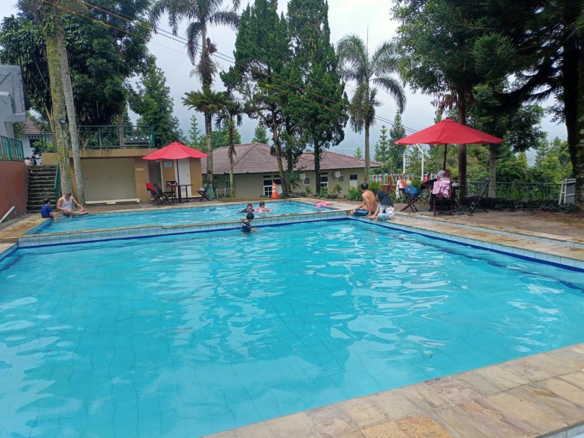 Alfa Resort Hotel And Conference Puncak Exteriör bild