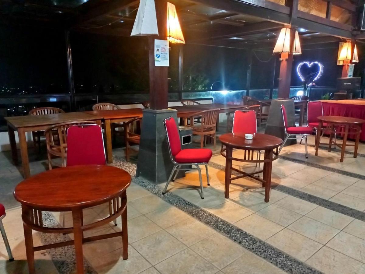 Alfa Resort Hotel And Conference Puncak Exteriör bild