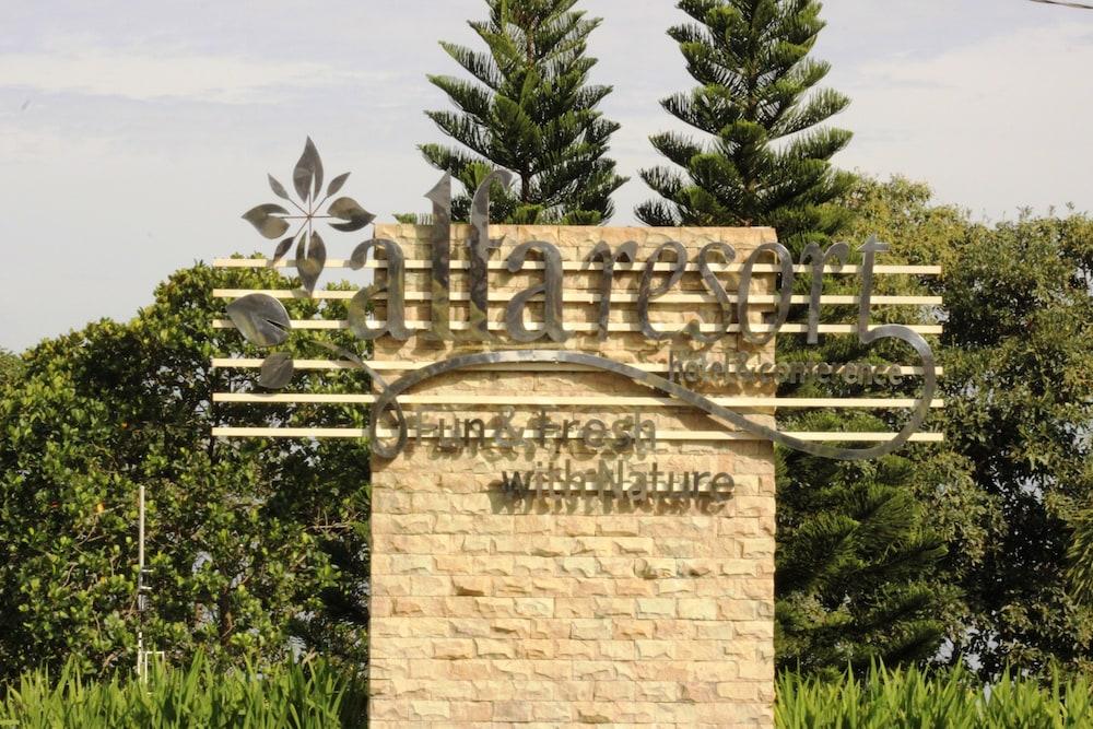 Alfa Resort Hotel And Conference Puncak Exteriör bild