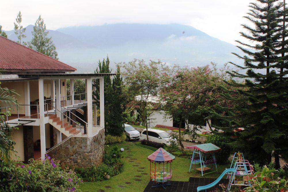 Alfa Resort Hotel And Conference Puncak Exteriör bild