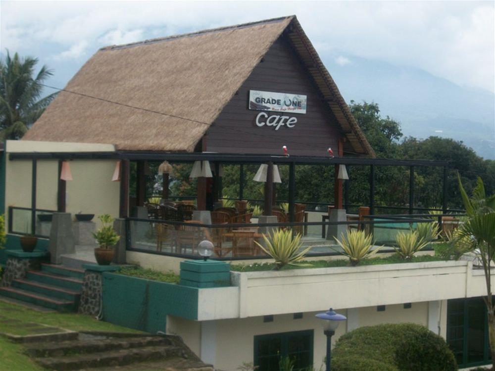 Alfa Resort Hotel And Conference Puncak Exteriör bild