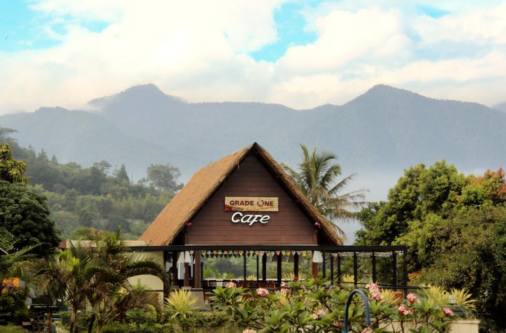 Alfa Resort Hotel And Conference Puncak Exteriör bild